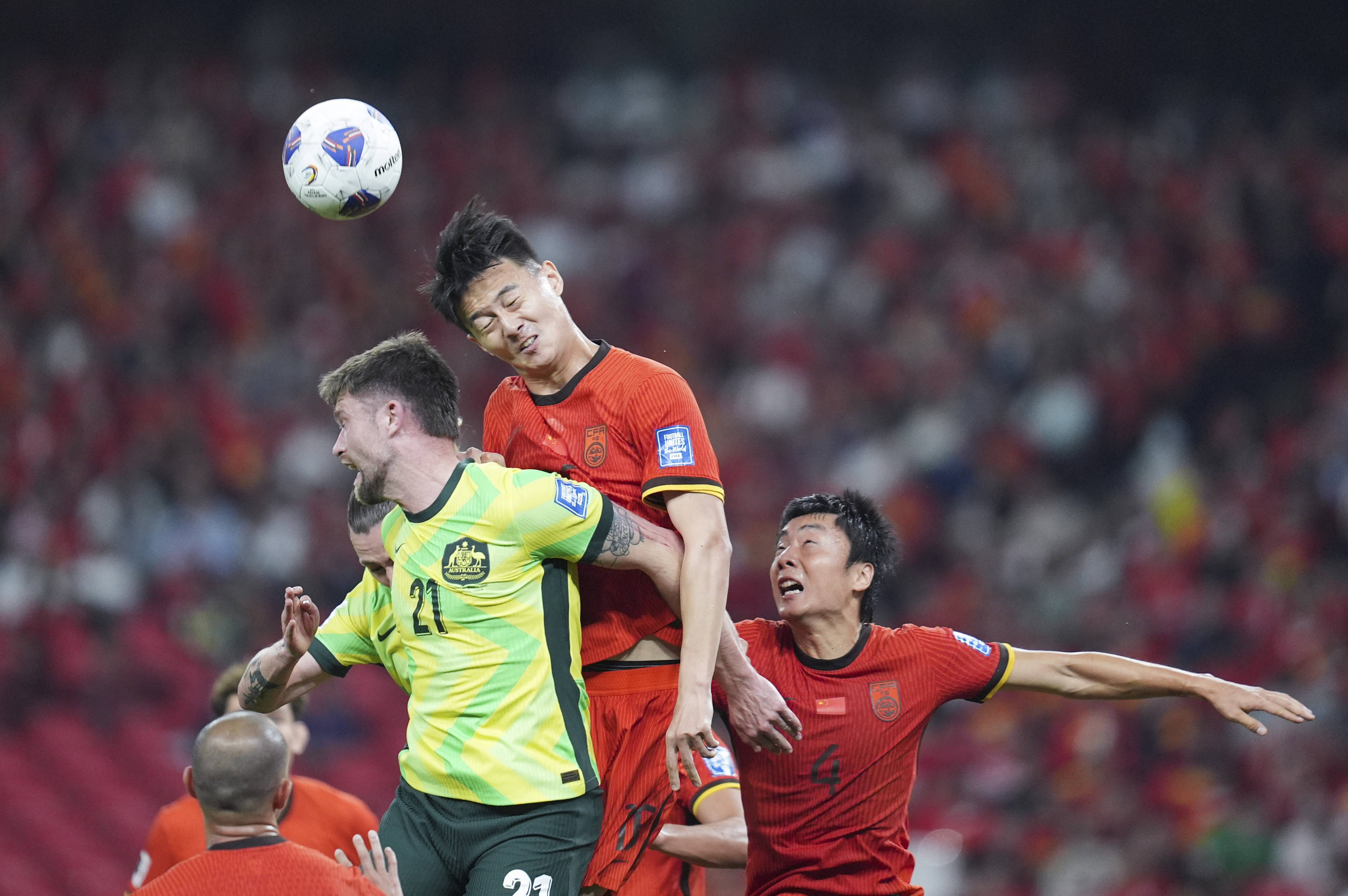 九游游戏中心-上海申花训练开放日，窗口期绝杀压哨引欢呼，欧联在即，球队文化再被提及(海上日夜录鸣论坛讨论)